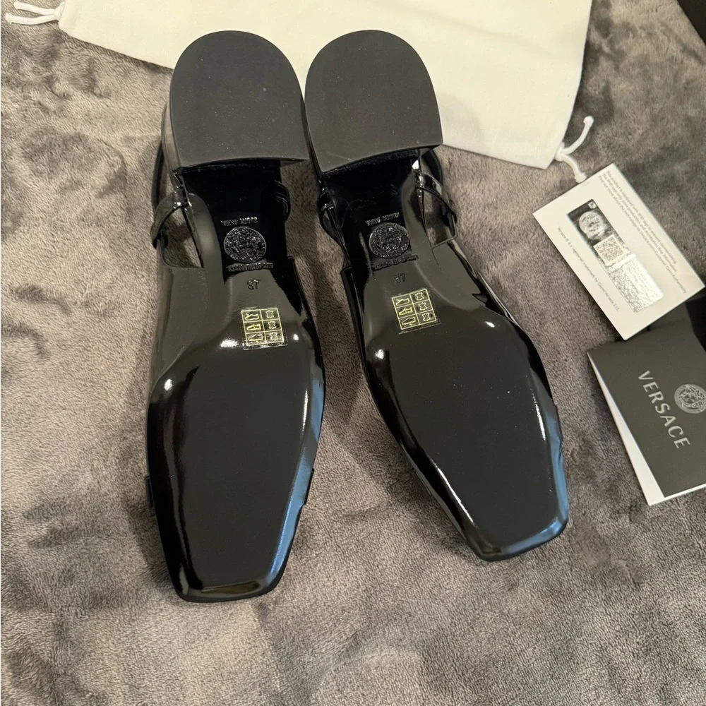 🆕 Versace Medusa Black Patent Vernis Leather Slingback Sleek Pump